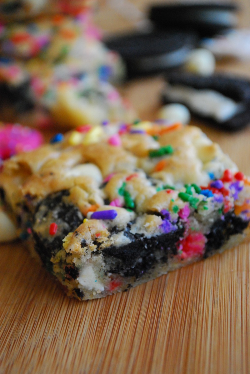close-up of cookies & cream cake batter bars