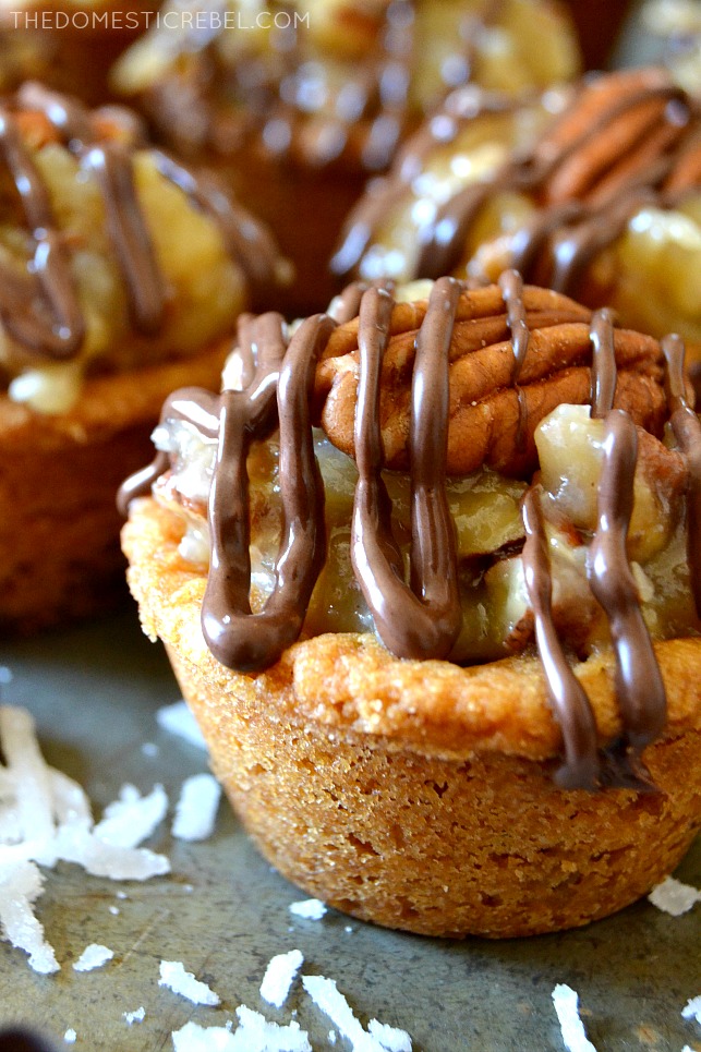 CLOSE UP OF THE GERMAN CHOCOLATE FROSTING ON THE COOKIE CUP