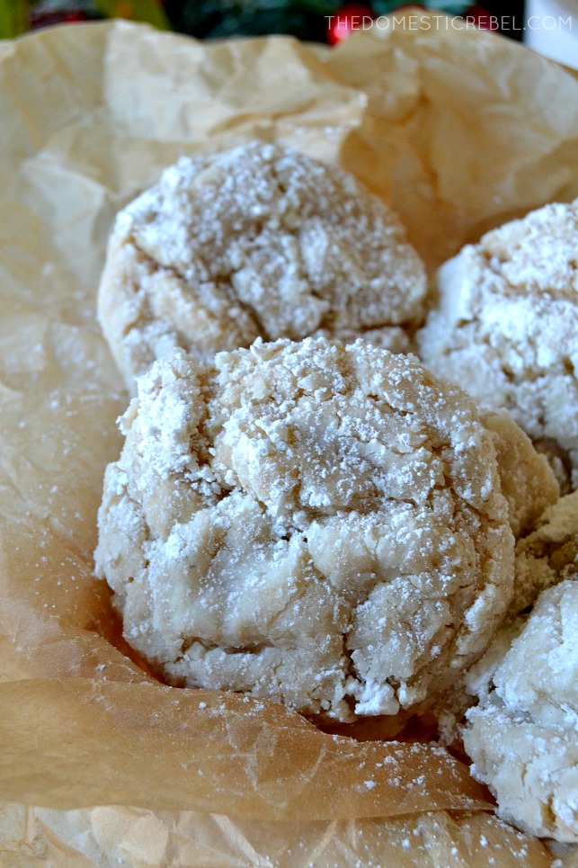 Eggnog Crinkle Cookies: a fun take on a classic holiday cookie, these taste JUST like a tall glass of spiced eggnog but are 100% booze-free! 