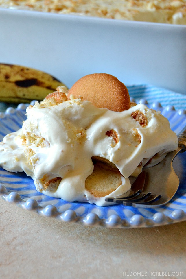 This Famous Banana Pudding is the BEST recipe I've tried! It tastes EXACTLY like the popular Magnolia Bakery's banana pudding in NYC! Creamy, light, fluffy and filled with fresh banana flavor! Plus, it feeds a HUGE crowd! 