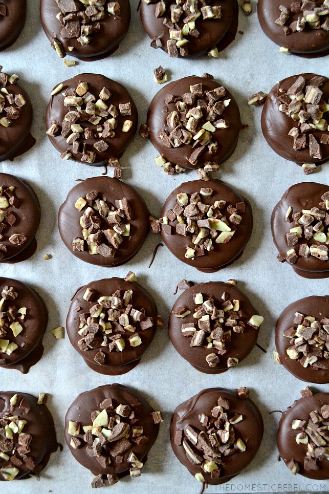 copycat no-bake thin mints arranged in rows on parchment